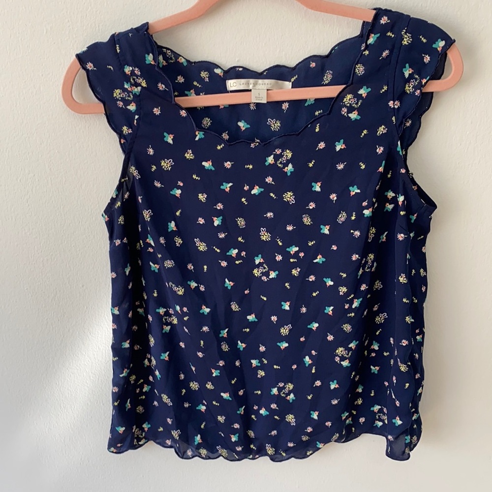 Floral print sleeveless blouse